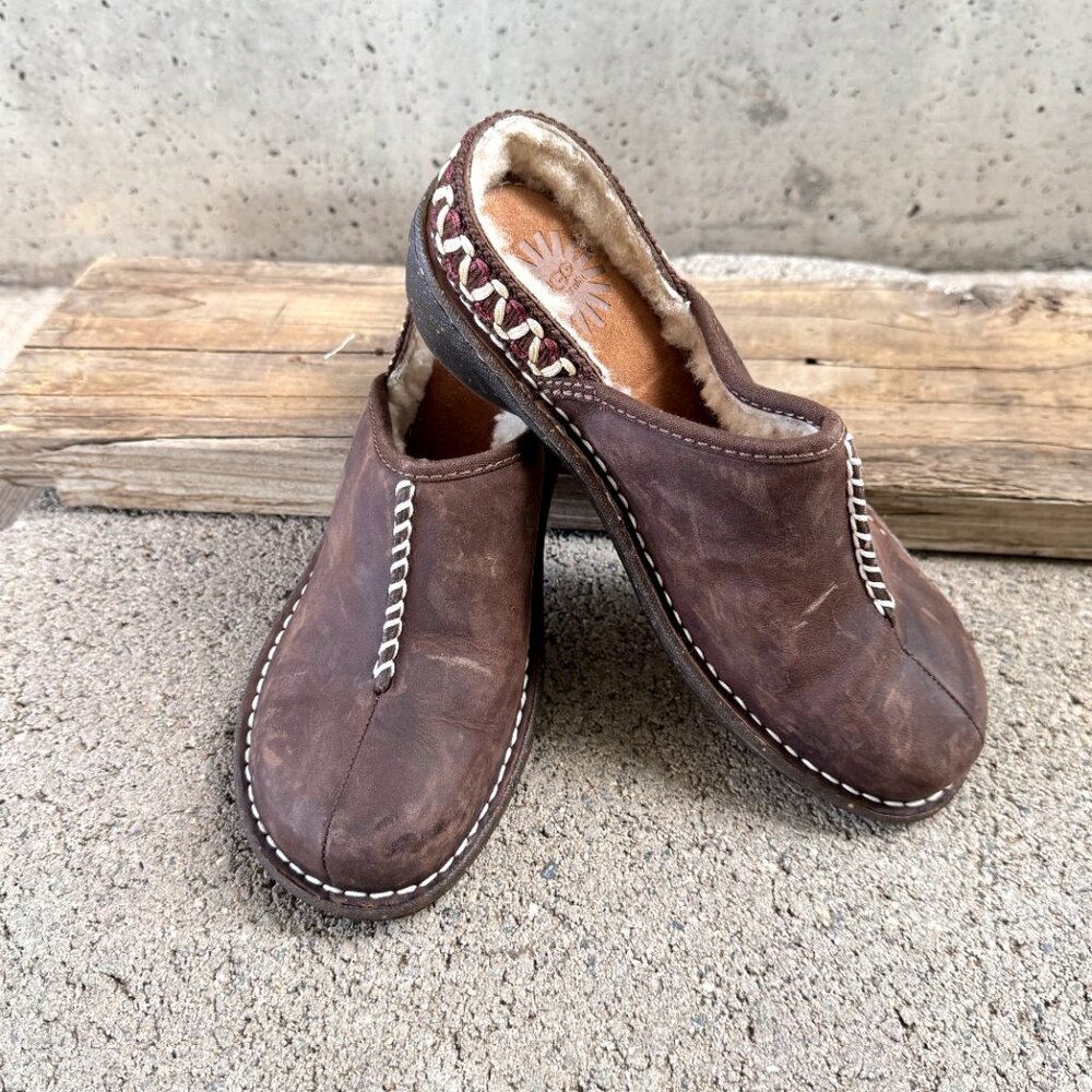 UGG WOMEN'S BROWN SUEDE MULES COMFORT SHOE SIZE 6